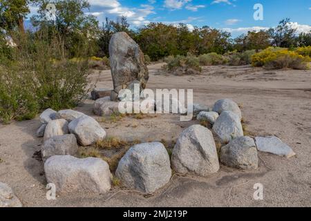 Merritt Park, einst ein Ort der ruhigen Schönheit, geschaffen von Internees, in Manzanar National Historic Site, Owens Valley, Kalifornien, USA Stockfoto