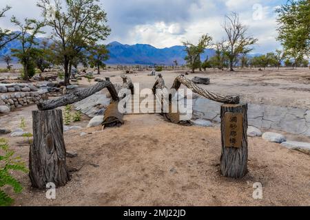 Merritt Park, einst ein Ort der ruhigen Schönheit, geschaffen von Internees, in Manzanar National Historic Site, Owens Valley, Kalifornien, USA Stockfoto