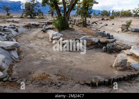 Merritt Park, einst ein Ort der ruhigen Schönheit, geschaffen von Internees, in Manzanar National Historic Site, Owens Valley, Kalifornien, USA Stockfoto