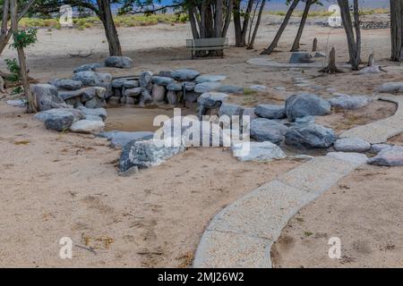 Merritt Park, einst ein Ort der ruhigen Schönheit, geschaffen von Internees, in Manzanar National Historic Site, Owens Valley, Kalifornien, USA Stockfoto