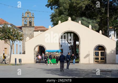 Teneriffa, Spanien - 27. Januar 2023: Allgemeiner Blick auf den Eingang zum San Francisco Real Santuario del Sant simo Cristo de la Laguna in Teneriffa, Spanien Stockfoto