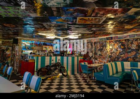 04.11.2022 - Fussen, Deutschland : Restaurant im Retro-amerikanischen Stil Burgerbar M43 Burger Bar-BQ . Stockfoto