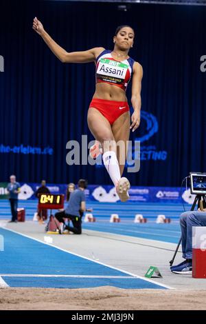 Karlsruhe, Deutschland. 27. Januar 2023. Leichtathletik: INDOOR-Meeting Karlsruhe, Deutschlands Mikaelle Assani im Weitsprung. Kredit: Tom Weller/dpa/Alamy Live News Stockfoto