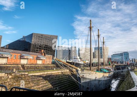 De Wadden, ein Schoner mit drei Masten, im Trockendock in Liverpool. Das letzte funktionierende Schiff auf der Mersey, das Segel benutzte, ist jetzt Teil des Maritime Museum. Stockfoto