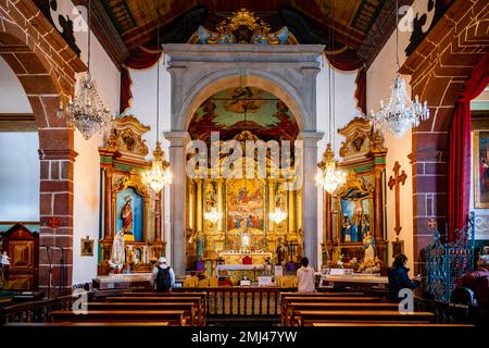 Innen mit Altar, Santuario de Nossa Senhora do Monte, Kirche, Funchal, Madeira, Portugal Stockfoto