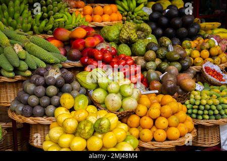 Obst und Gemüse im Mercado dos Lavradores, Funchal, Madeira, Portugal Abschaltdruck Stockfoto