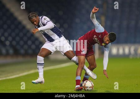 West Bromwich, Großbritannien. 27. Januar 2023. Reyes Cleary #28 von West Bromwich Albion wird während des Premier League 2 U23-Spiels West Bromwich Albion U23 gegen Aston Villa U23 im Hawthorns, West Bromwich, Großbritannien, 27. Januar 2023 (Foto von Gareth Evans/News Images) Kredit: News Images LTD/Alamy Live News angegriffen Stockfoto