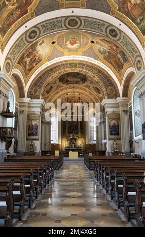 Das Schiff der St. Nicholas-Kirche in Bad Ischl, Österreich Stockfoto