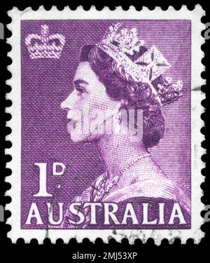 AUSTRALIEN - CIRCA 1953: Ein in AUSTRALIEN gedruckter Stempel zeigt das Porträt einer Queen Elizabeth II, Serie, circa 1953 Stockfoto