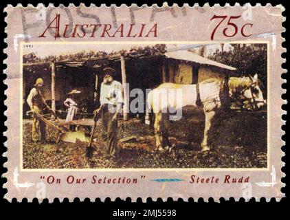 AUSTRALIEN - CA. 1991: Ein in AUSTRALIEN gedruckter Stempel zeigt „On Our Selection“ von Steele Rudd (1868-1935), australische Literatur der 1890er Jahre, se Stockfoto