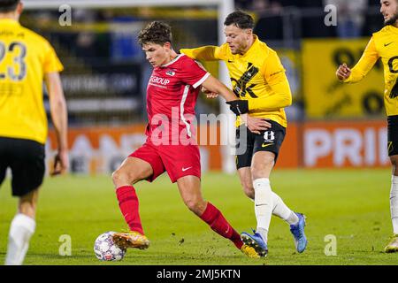 BREDA, NIEDERLANDE - JANUAR 27: Lewis Schouten von Jong AZ, Tom Boere von NAC Breda während des niederländischen Keukenkampioendivisie-Spiels zwischen NAC Breda und Jong AZ im Rat Verlegh Stadion am 27. Januar 2023 in Breda, Niederlande (Foto von Joris Verwijst/Orange Pictures) Stockfoto