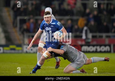 Eccles, Großbritannien. 27. Januar 2023. COBUS Wiese #4 of Sale Sharks wird während des Gallagher Premiership-Spiels Sale Sharks vs Bath Rugby im AJ Bell Stadium, Eccles, Großbritannien, am 27. Januar 2023 (Foto von Steve Flynn/News Images) in Eccles, Großbritannien, am 1./27. Januar 2023 angegriffen. (Foto: Steve Flynn/News Images/Sipa USA) Guthaben: SIPA USA/Alamy Live News Stockfoto