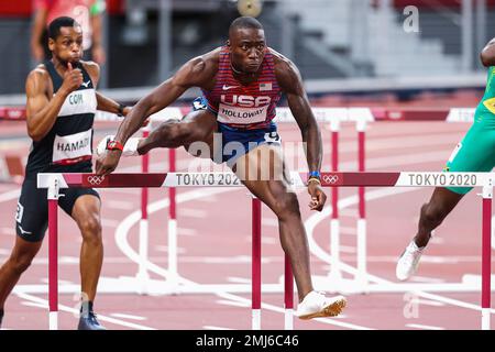 Grant Holloway (USA) tritt bei den Olympischen Sommerspielen 2020 (2021) in Tokio, Japan, an den 110 Meter langen Hürden der Männer Teil Stockfoto