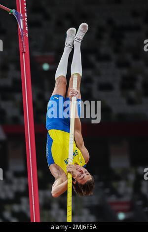 Armand Duplantis (SWE) Olympiasieger im Gewölbe der Männer bei den Olympischen Sommerspielen 2020 (2021) in Tokio, Japan Stockfoto