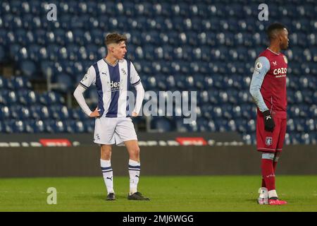 West Bromwich, Großbritannien. 27. Januar 2023. Matty Richards #63 von West Bromwich Albion sieht nach dem Spiel West Bromwich Albion U23 vs Aston Villa U23 in der Premier League 2 U23 im Hawthorns, West Bromwich, Großbritannien, 27. Januar 2023 (Foto von Gareth Evans/News Images) Kredit: News Images LTD/Alamy Live News Stockfoto