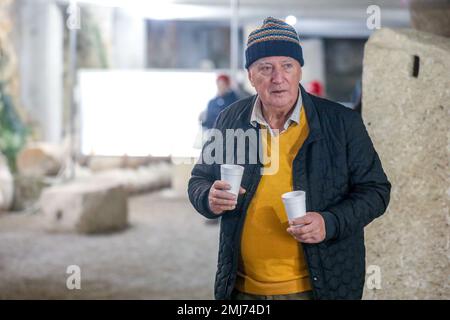 Bürger bei einem Besuch der Arena Pula am 18. Abend des Museums in Pula, Kroatien am 27. Januar 2023. Der Museumsabend findet jedes Jahr in Kroatien statt, und viele Museen bieten den Bürgern freien Eintritt. Foto: Srecko Niketic/PIXSELL Stockfoto