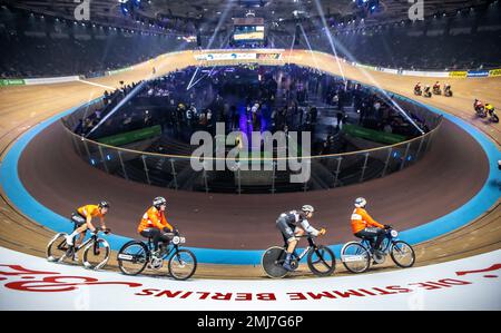 Berlin, Deutschland. 27. Januar 2023. Radfahren: Berlin 6-Tage-Rennen, Velodrom. Blick in den Flur. Kredit: Andreas Gora/dpa/Alamy Live News Stockfoto