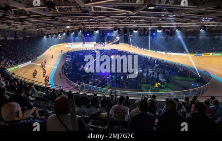 Berlin, Deutschland. 27. Januar 2023. Radfahren: Berlin 6-Tage-Rennen, Velodrom. Blick in den Flur. Kredit: Andreas Gora/dpa/Alamy Live News Stockfoto