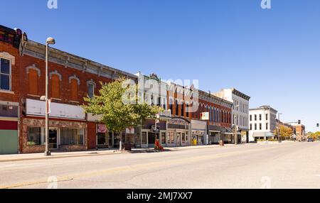 Wellington, Kansas, USA - 17. Oktober 2022: Das alte Geschäftsviertel an der Washington Avenue Stockfoto