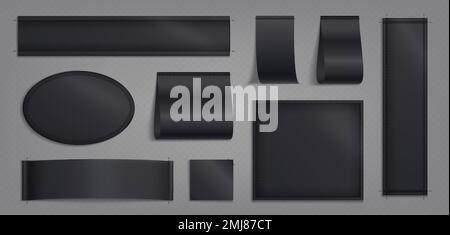 Leere Kleidungsanhänger, Modeetiketten mit Nähten. Leere schwarze Stoffabzeichen für Shirts, Kleider und Bekleidung mit isolierten Nähten auf transparentem Hintergrund, vektorrealistisches Set Stock Vektor