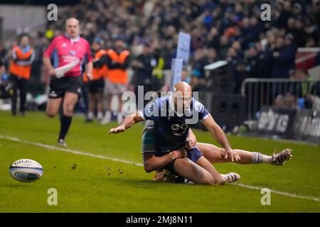 Cameron Redpath #22 von Bath Rugby greift Tom OÕFlaherty #11 von Sale Sharks without the Ball während des Gallagher Premiership-Spiels Sale Sharks vs Bath Rugby im AJ Bell Stadium, Eccles, Großbritannien, 27. Januar 2023 an (Foto von Steve Flynn/News Images) Stockfoto