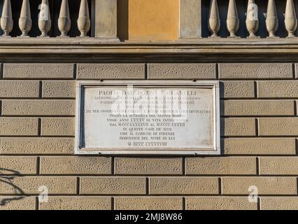 Palazzo Dal Pozzo Toscanelli, Wappen mit einem Turm, piazza Pitti, in Florenz, Italien, wo der Mathematiker Paolo dal Pozzo Toscanelli lebte Stockfoto
