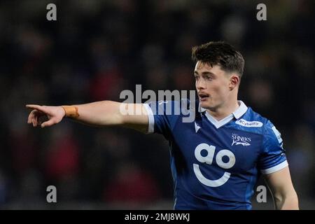 Eccles, Großbritannien. 27. Januar 2023. Raffi Quirke #21 von Sale Sharks Gesten während des Gallagher Premiership-Spiels Sale Sharks vs Bath Rugby im AJ Bell Stadium, Eccles, Großbritannien, 27. Januar 2023 (Foto von Steve Flynn/News Images) in Eccles, Großbritannien, am 1./27. Januar 2023. (Foto: Steve Flynn/News Images/Sipa USA) Guthaben: SIPA USA/Alamy Live News Stockfoto