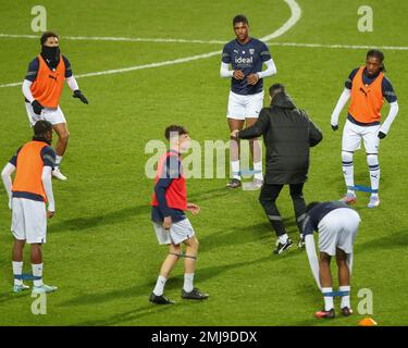 West Bromwich, Großbritannien. 27. Januar 2023. Spieler von West Bromwich Albion während der Aufwärmphase vor dem Spiel der Premier League 2 U23 West Bromwich Albion U23 vs Aston Villa U23 at the Hawthorns, West Bromwich, Großbritannien, 27. Januar 2023 (Foto von Gareth Evans/News Images) Kredit: News Images LTD/Alamy Live News Stockfoto