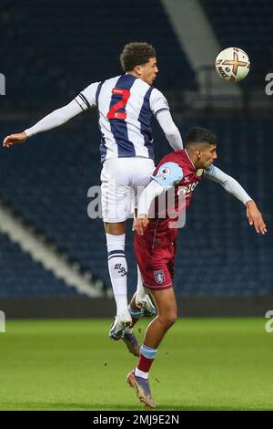 West Bromwich, Großbritannien. 27. Januar 2023. Ethan Ingram #34 von West Bromwich Albion leitet den Ball während des Premier League 2 U23-Spiels West Bromwich Albion U23 vs Aston Villa U23 im Hawthorns, West Bromwich, Großbritannien, 27. Januar 2023 (Foto von Gareth Evans/News Images) Kredit: News Images LTD/Alamy Live News Stockfoto