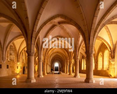 Alcobada, Portugal - 24. August 2022: Blick auf das Innere des Schlafzimmers des Klosters Alcobacala in Portugal. Stockfoto