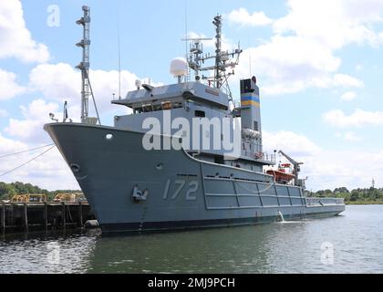 220826-N-OH262-0833 VIRGINIA BEACH, VA (26. August 2022)--Ein Blick auf den Sealift-Flottenschlepper USNS Apache (T-ATF 172) Pier-Side auf Joint Expeditionary Base Little Creek-Fort Story, 26. August. Stockfoto