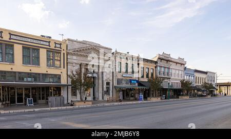 Georgetown, Texas, USA - 14. Oktober 2022: Das alte Geschäftsviertel an der Austin Street Stockfoto