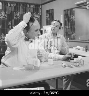 Geschichte der Niederlande: Fernsehspiel "der Komiker". Hans Tiemeyer (links) und Ko van Dijk; Datum: 25. April 1962 Stockfoto