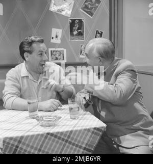 Geschichte der Niederlande: Fernsehspiel "der Komiker". Hans Tiemeyer (rechts) und Ko van Dijk; Datum: 25. April 1962 Stockfoto