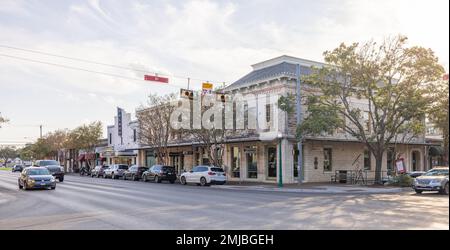 Georgetown, Texas, USA - 14. Oktober 2022: Das alte Geschäftsviertel an der Austin Street Stockfoto