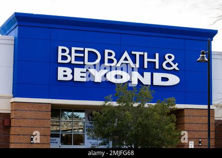 Flowood, MS - Januar 2023: Bed Bath & Beyond ist eine Kette von Einzelhandelsgeschäften, die Bettwäsche, Badezimmer, Küche und Inneneinrichtung verkaufen. Stockfoto