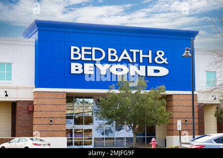 Flowood, MS - Januar 2023: Bed Bath & Beyond ist eine Kette von Einzelhandelsgeschäften, die Bettwäsche, Badezimmer, Küche und Inneneinrichtung verkaufen. Stockfoto