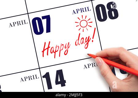 7. April-Tag. Schreiben Sie mit der Hand den Text HAPPY DAY und Drawing the Sun am Kalenderdatum April 7. Merken Sie sich das Datum vor. Feiertage. Motivation. Frühlingsmonat, Stockfoto