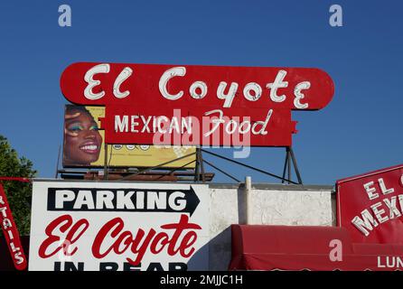 Los Angeles, Kalifornien, USA 27. Januar 2023 Ein allgemeiner Blick auf die Atmosphäre des El Coyote Mexican Restaurant am 7312 Beverly Blvd am 27. Januar 2023 in Los Angeles, Kalifornien, USA. Schauspielerin Sharon Tate, Jay Sebring, Wojciech Frykowski und Abigail Folger hatten hier ihre letzte Mahlzeit, bevor sie am 8. August 1969 von der Manson-Familie ermordet wurden. Die Hills Reality TV Show wurde hier gedreht. Prominente, die im El Coyote gegessen haben, sind Prinzessin Grace Kelly, Tony Curtis, Harrison Ford, Jane Fonda, Christopher Lloyd, Joni Mitchell, Ryan Gosling, River Phoenix, David Lynch. Foto: Barry King/Alamy Stock Phot Stockfoto