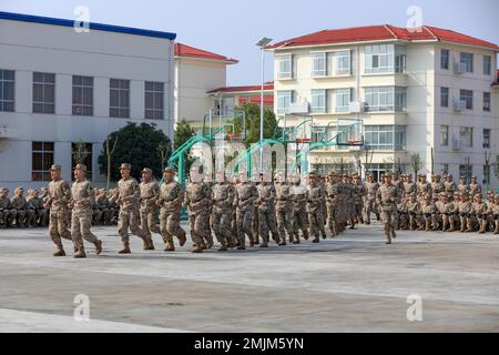 JIANGXI, CHINA - 26. JANUAR 2023 - Eine Brigade der 72. Group Army hielt Warteschlangenübungen, Regelprüfungen und andere Aktivitäten vor Stockfoto