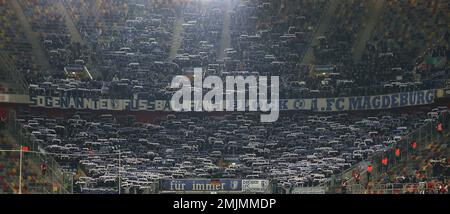 Düsseldorf, Deutschland. 27. Januar 2023. firo : 01/27/2023, Fußball, 2. Liga, 2. Bundesliga, Staffel 2022/2023, Fortuna Düsseldorf - 1. FC Magdeburg 3:2 Fans, Fan-Kurve Magdeburg Gutschrift: dpa/Alamy Live News Stockfoto