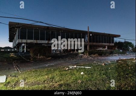 Wildpark, USA. 25. Januar 2023. Ein Bürogebäude, das am 25. Januar 2023 gesehen wurde, wurde abgerissen, als ein EF-3 Tornado am 24. Januar 2023 durch den Deer Park, Texas, gerissen wurde. Obwohl es erhebliche Schäden gab, gab es keine schweren Verletzungen oder Todesfälle. (Foto: Jennifer Lake/SIPA USA) Guthaben: SIPA USA/Alamy Live News Stockfoto