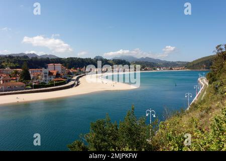 Asturien und Kantabrien sind bekannt für ihre Strände, aber der Zauber liegt in den Bergen des Picos de Europa Stockfoto