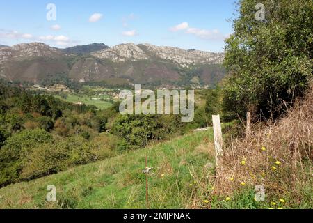 Asturien und Kantabrien sind bekannt für ihre Strände, aber der Zauber liegt in den Bergen des Picos de Europa Stockfoto