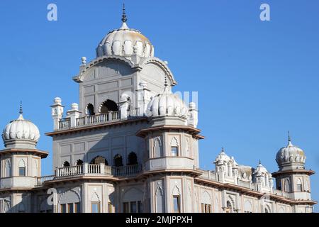 Guru Nanak Gurdwara Tempel in Queens Park, Bedford, Großbritannien. Ein Sikh-Tempel mit herrlicher Architektur. Stockfoto