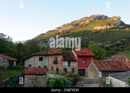 Asturien und Kantabrien sind bekannt für ihre Strände, aber der Zauber liegt in den Bergen des Picos de Europa Stockfoto