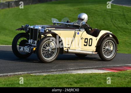 Andy King, MG PB Cream Cracker, Triple M Register Race for Pre-war MG Cars, fünfzehn Minuten Rennen für die legendären MG Midget, Magna und Magnette (daher Stockfoto