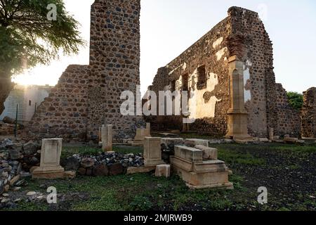 Die Ruinen der Kathedrale von Sé im Morgenlicht auf einem Hügel über der ältesten Siedlung auf Cabo Verce, Dorf Cidade Velha auf der Insel Santiago Stockfoto