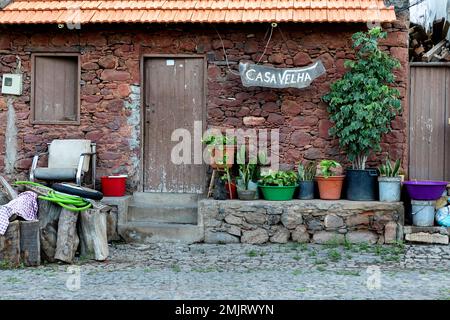 Schönes, handwerkliches Steinhaus im historischen alten Dorf Cidade velha auf der Insel santiago auf cabo verde (kap verde) Stockfoto