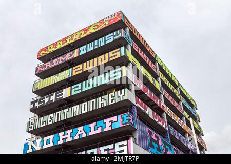 Verlassener Great Eastern Street Car Park mit farbenfrohen Graffiti, Shoreditch, London, Großbritannien Stockfoto